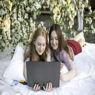 Adolescenza e reti sociali: come influiscono sulla salute mentale dei giovani?