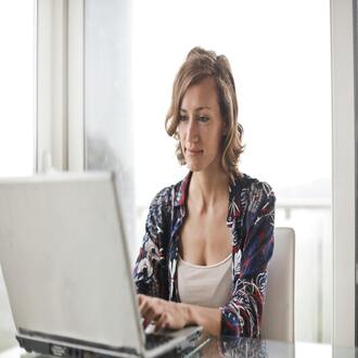 5 segnali silenziosi che indicano molestie sul lavoro nel tuo team - molestie sessuali lavoro