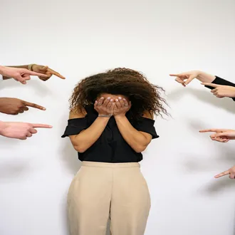 Al di là della sanzione: come la formazione sulle molestie sessuali blinda la tua reputazione e trattiene i talenti