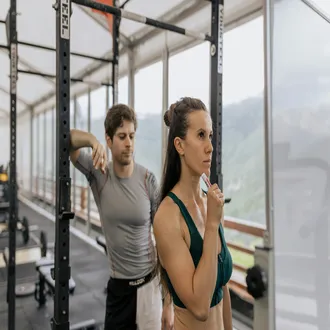 Come scegliere il miglior personal trainer per i tuoi obiettivi? - allenatore personale