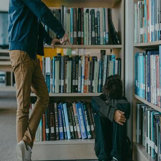 Il triangolo del bullismo: aggressori, vittime e il ruolo chiave degli spettatori - bullismo scolastico