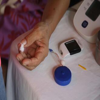 In che modo la nutrizione aiuta a prevenire le cadute negli anziani? - nutrizione geriatria
