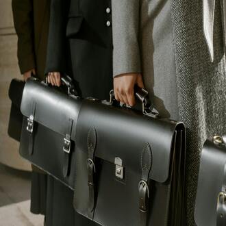 Molestie orizzontali vs. verticali: quando il nemico è il tuo collega - molestie sul lavoro