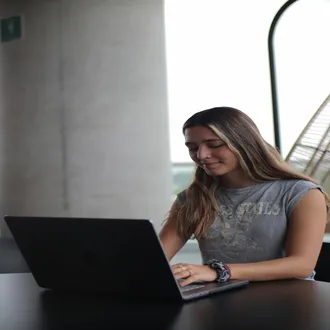 Psicologia del colore: come i toni che indossi influenzano il tuo stato d'animo - coach imagine personale professionale