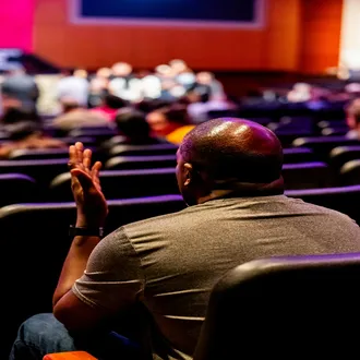 Toastmasters e gruppi di oratoria: funzionano davvero per superare il panico? - superare paura palcoscenico